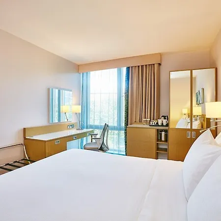 Hilton Garden Centre 4*