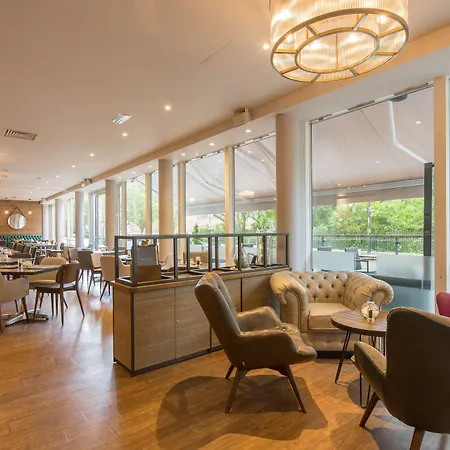 Hilton Garden Centre Бристоль