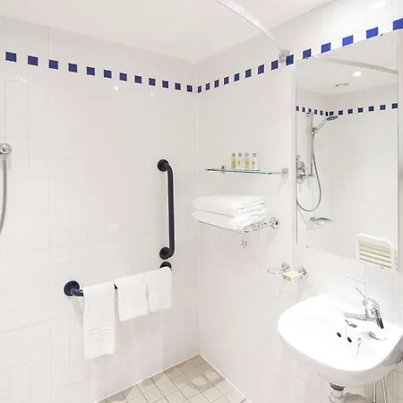 Hilton Garden Centre Отель Бристоль