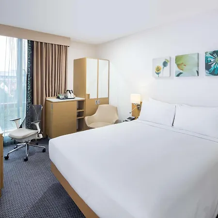 Hilton Garden Centre Отель