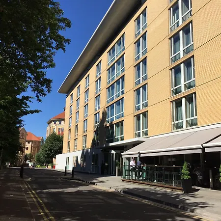 Hilton Garden Centre Hotel