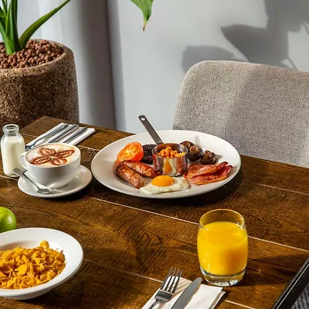 Hilton Garden Centre Hotel