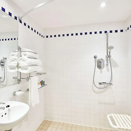 Hilton Garden Centre 4* Bristol