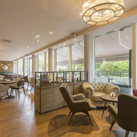 Ξενοδοχείο Hilton Garden Centre 4*