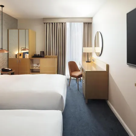 Hilton Garden Centre Hotel