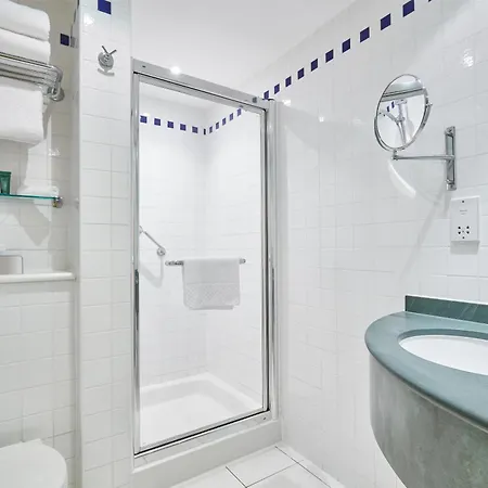 Hilton Garden Centre Hotel 4*