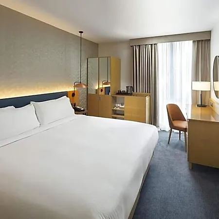 Hilton Garden Centre Hotel
