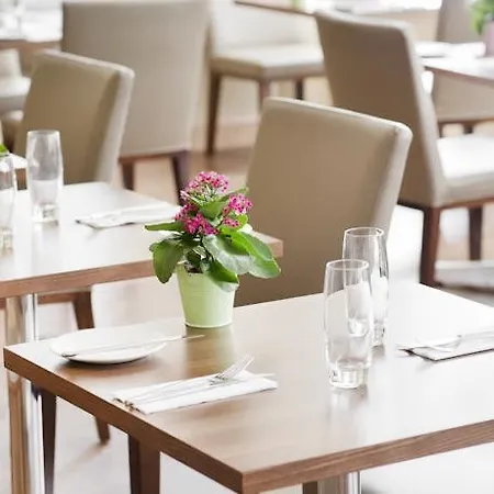 Hotell Hilton Garden Centre 4*
