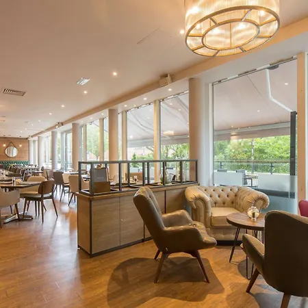 Hilton Garden Centre Hotel 4*