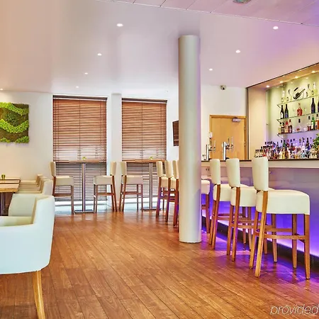 힐튼 가든 인 브리스톨 시티 센터 호텔 4*