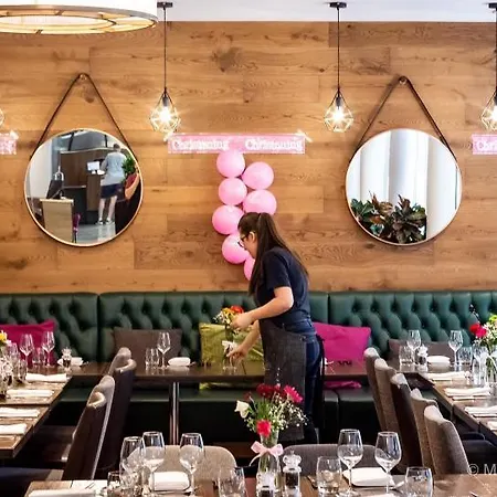 Hilton Garden Centre Hotel 4*