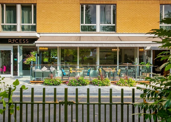 Hilton Garden Centre Hotel